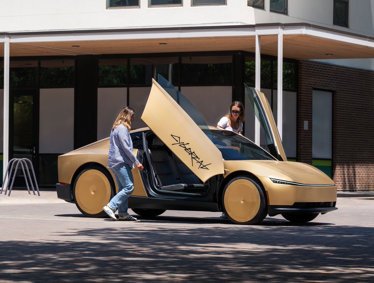 SawyerMerritt's tweet photo. Tesla has just added another 19 Cybercabs to its Robotaxi fleet, bringing the total number of Cybercabs registered to date to 88, according to the Texas DMV. https://t.co/Oi4n9Xy5JQ
