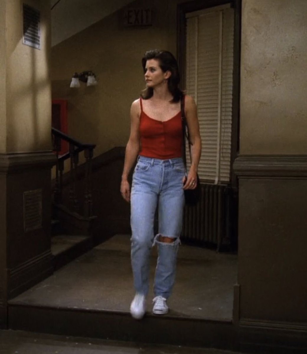 wdwruffalo's tweet photo. ik rachel is the fashion icon but i actually love monica's style too https://t.co/PHsDTyWLcX