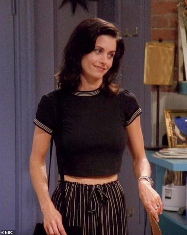 wdwruffalo's tweet photo. ik rachel is the fashion icon but i actually love monica's style too https://t.co/PHsDTyWLcX