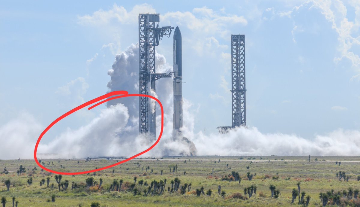 HarryBolzShrug's tweet photo. @elonmusk Okay… now we finally know where that shape really came from. 👀 Do you see it? Turns out it wasn’t a rocket after all. 😂 https://t.co/XJFbd2zy8u