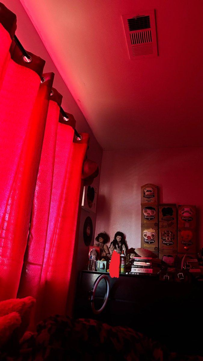 bleakgf's tweet photo. i love my room https://t.co/qJV3Lx5Mk8