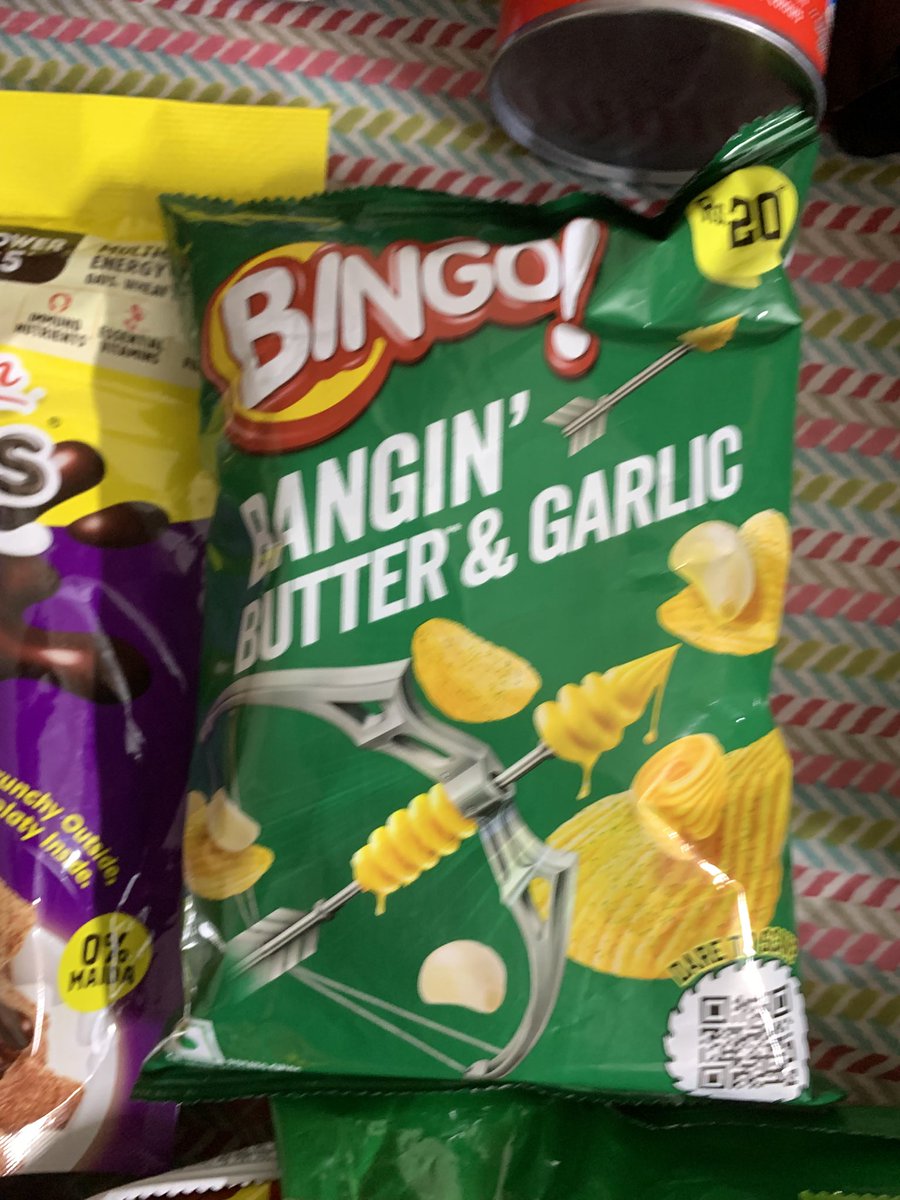 desertmist's tweet photo. @amazonnow @amazonIN Amazon Now store is regularly cheating customers. Paid for Unibic chocolate Cookies received kellogs cereal. And paid for Bingos 37₹ Nachos received 20₹ Bingos Chips. This is disappointing and unacceptable. No option to speak to customer care !!! https://t.co/5DNhHFLS2k