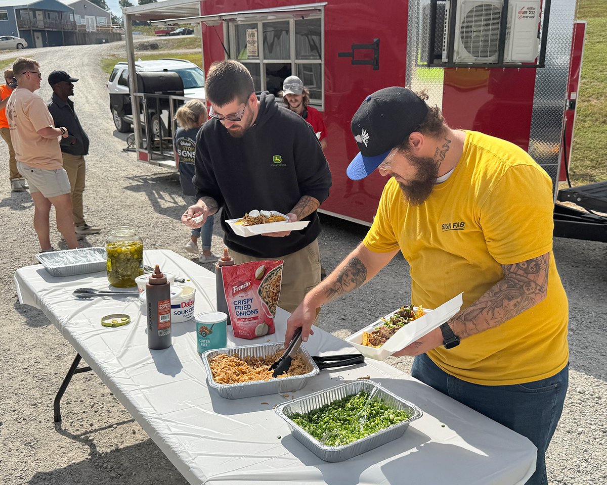 SignFabInc's tweet photo. A great team deserves a great lunch! ♨️

Sign Fab® celebrated our annual Employee Appreciation Lunch at our Stoutland, MO headquarters. We’re grateful for the people who keep our operation moving every day! 👏

#SignFab #EmployeeAppreciation #SignIndustry https://t.co/RYfXPPUOTn