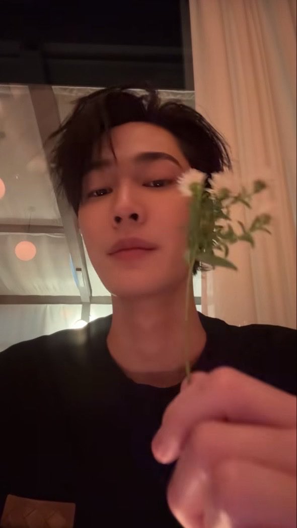 watearsp's tweet photo. I ยอมรับก็ได้ว่า I มอง U เป็นผู้ชายที่หล่อที่สุดในชีวิต I https://t.co/b17DXPA2x6