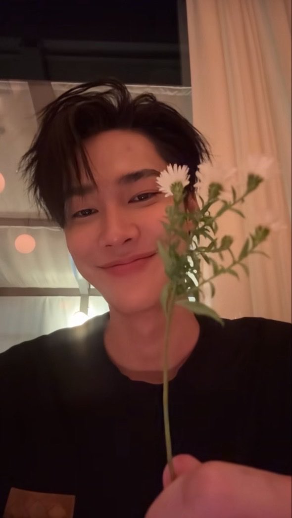 watearsp's tweet photo. I ยอมรับก็ได้ว่า I มอง U เป็นผู้ชายที่หล่อที่สุดในชีวิต I https://t.co/b17DXPA2x6