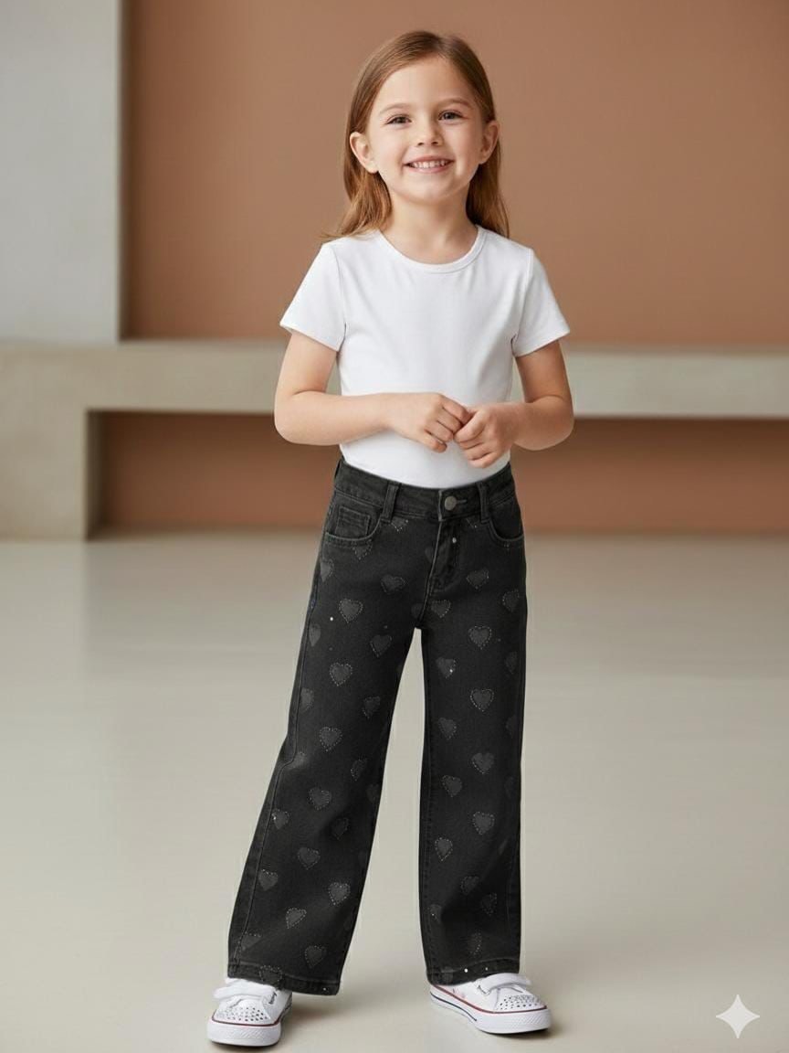 esrayurdakul1's tweet photo. Heart-print wide-leg jeans for girls who love cute and comfy styles. Available in sizes 6–16 years. DM to order. https://t.co/joHsdpjzk3
