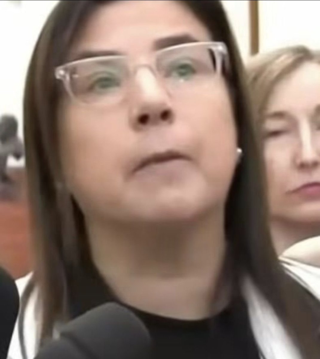 frycob's tweet photo. Hoy en Parecidos Razonables...⬇️⬇️ https://t.co/Dfzk5pwDTb