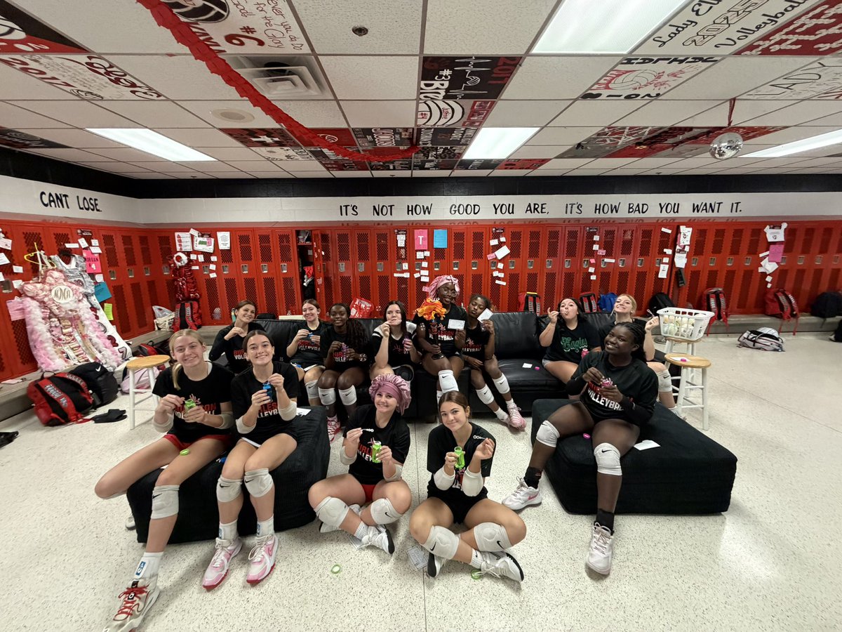 LadyElk_Vball's tweet photo. Torch Leadership 🔥
#NSM
#LeadersLead
#Traditions
#Torch https://t.co/lIXwzmk7Xs