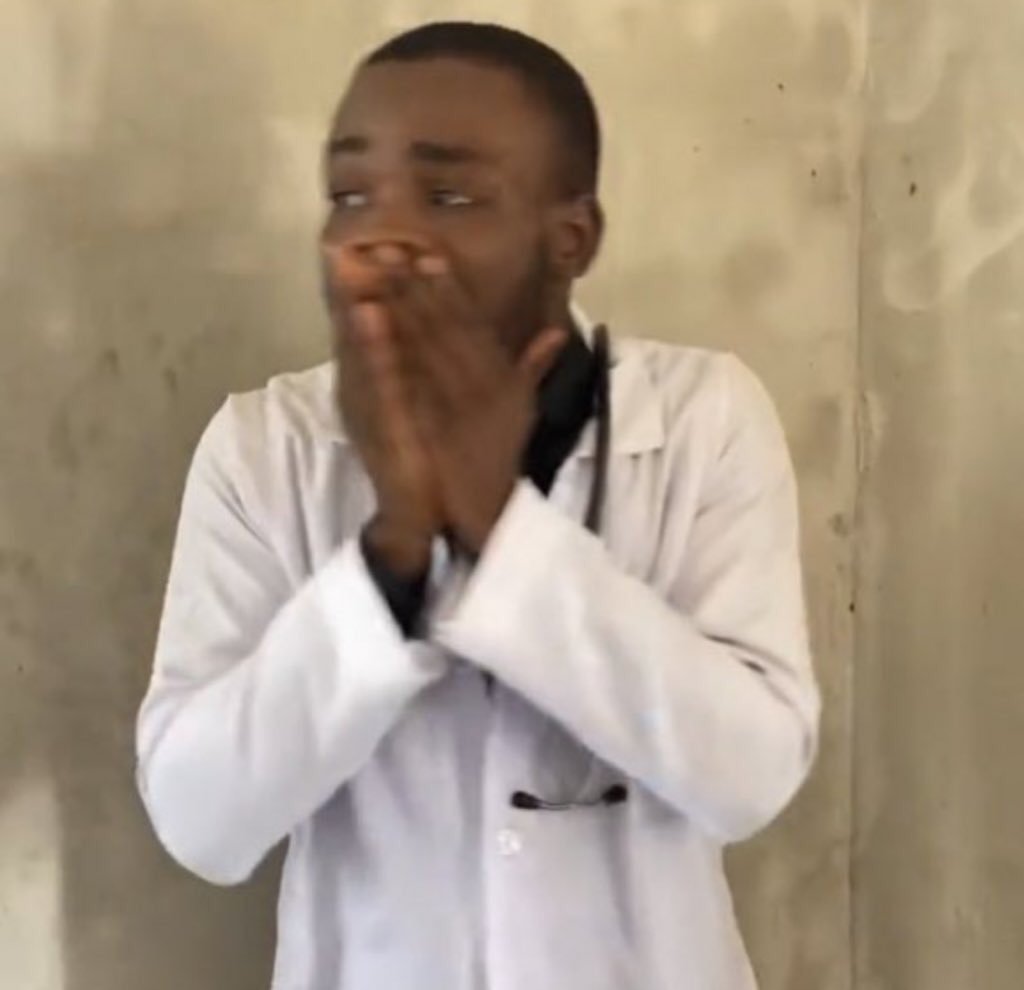 raphaelekutt's tweet photo. Today, during our Psychiatry Ward rounds, my consultant asked me a basic question that I couldn't answer...

He now said that I should not worry that I'm in the "right place" 😭😭 https://t.co/mw1fxHmzTn