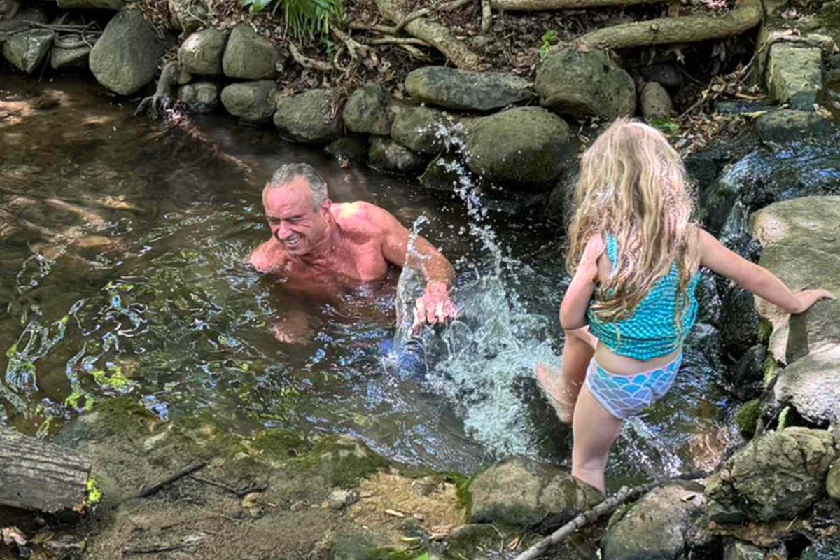 DannyKayeTX's tweet photo. @SecKennedy You let your grandchildren swim in a shit-filled creek. Go fuck yourself! https://t.co/mQwdmOU205