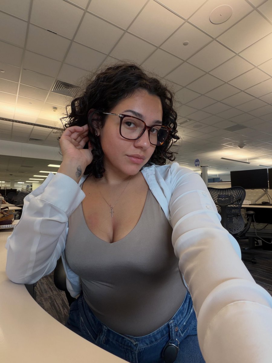 BlessedbytheJ's tweet photo. Office siren reporting for duty. https://t.co/pl9s2TmTwm