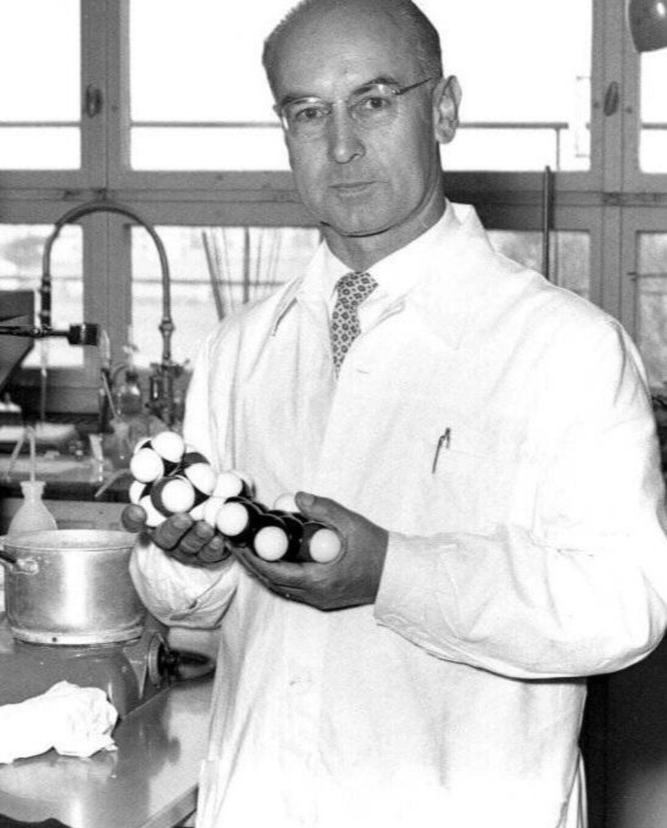 Eternally_Jaded's tweet photo. 🧪 November 16, 1938 A moment that changed psychedelic history.

Swiss chemist Albert Hofmann first synthesized LSD at Sandoz in Basel, Switzerland. He discovered its psychedelic effects in 1943, sparking a journey that would reshape science and consciousness. 🪶 https://t.co/objUMvhjyY