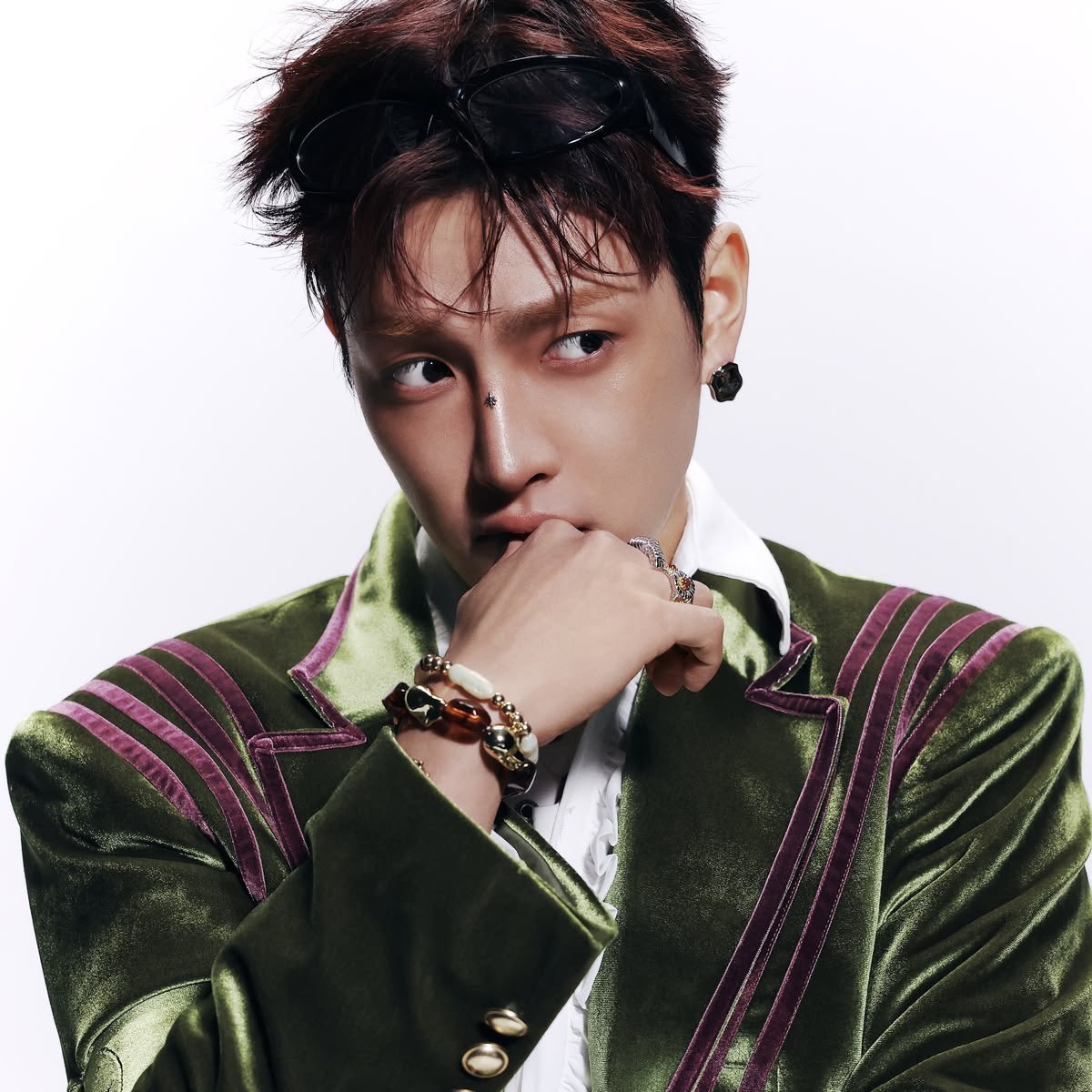 UpdateKBoys's tweet photo. O Hongjoong (ATEEZ) em entrevista concordou com a decisão do BTS de não participar da premiação do GRAMMY após criação de categoria especificamente para o K-Pop:

“Para mim, é um pensamento muito individual, mas acho que concordo um pouco com o que os BTS fizeram. Para mim, os GRAMMYs também são um sonho, e acho que para os membros também. Mas não quero... Acho que a música não tem essa fronteira. Tal como o K-pop, nós fazemos (músicas de) gêneros diferentes dentro do K-pop. E, quando faço música e quando converso com muitos produtores, nunca pensamos em 'música coreana' ou 'música americana' ou 'música do Reino Unido' hoje em dia. Acho que no passado podíamos criar uma fronteira assim, mas hoje em dia é bastante diferente... Muitas pessoas trabalham em muitos lugares diferentes."

#ATEEZ #HONGJOONG #BTS #GRAMMYS