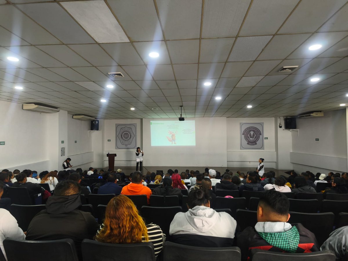 iasama_cdmx's tweet photo. 🧠 Desde #IASAMA impartió la conferencia “Salud mental y emocional” a la Policía Auxiliar de la CDMX, como parte de su capacitación continua, para brindar herramientas y recomendaciones para el cuidado de la salud mental y emocional.
@GobCDMX | @SSaludCdMx | @SSC_CDMX https://t.co/vkNC4iTW87