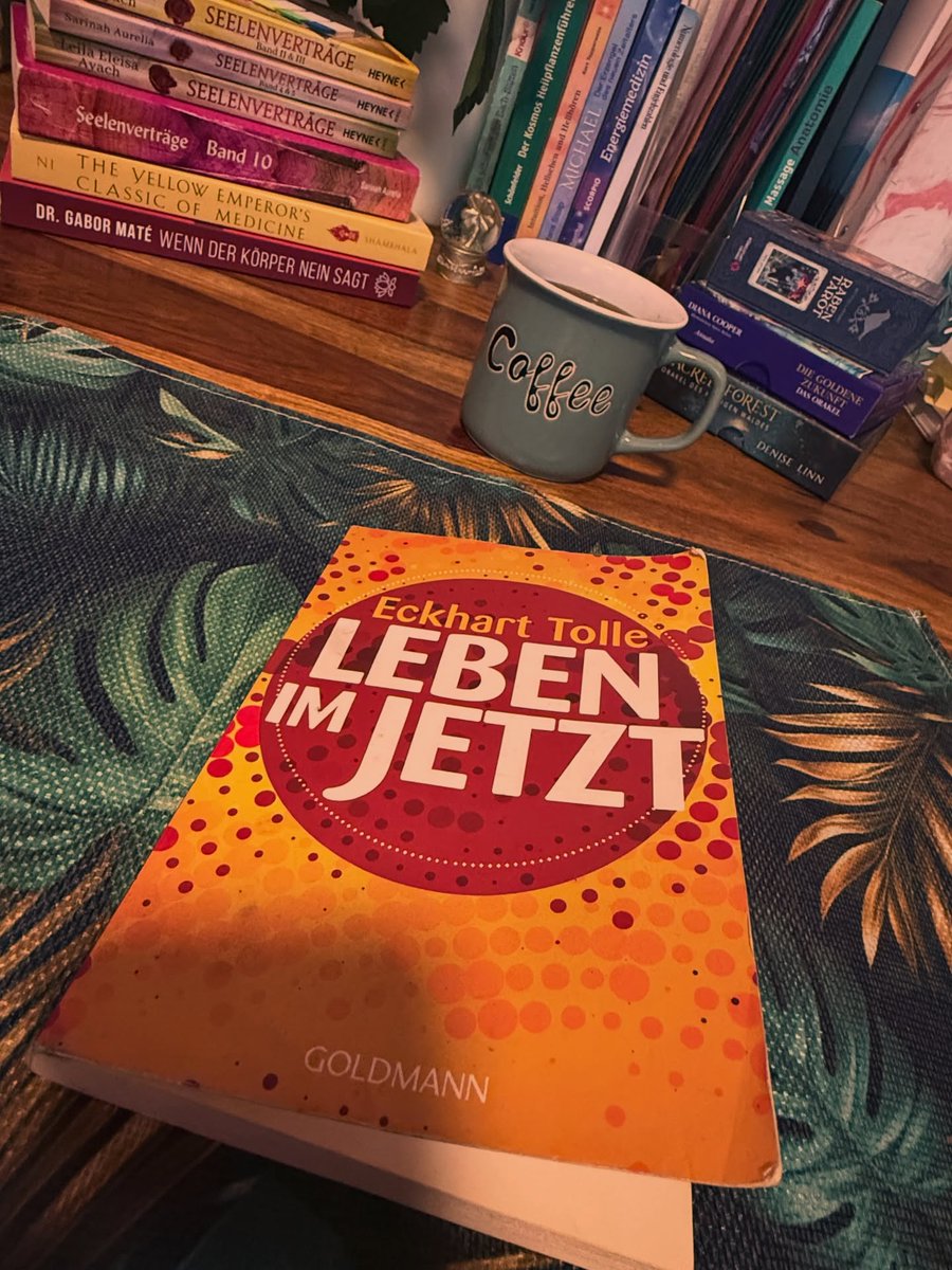 VilmaGephardt's tweet photo. Liebe ist ein Seinszustand. Sie liegt tief in dir, ist immer da und kann weder verloren gehen noch dich verlassen. Sie hängt von keinem Menschen und keiner äußeren Form ab. Buchtipp: Eckhart Tolle – Leben im Jetzt. Sehr schön geschrieben. Gönnt es https://t.co/KYJtqRQj2w