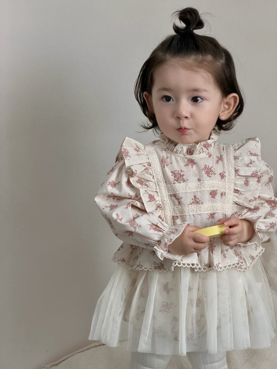 guh_sk8's tweet photo. 26AW NEW IN | Blossom Tulle Dress 
Vintage florals, delicate lace, and a soft tulle skirt. https://t.co/WUQr9AMDUL