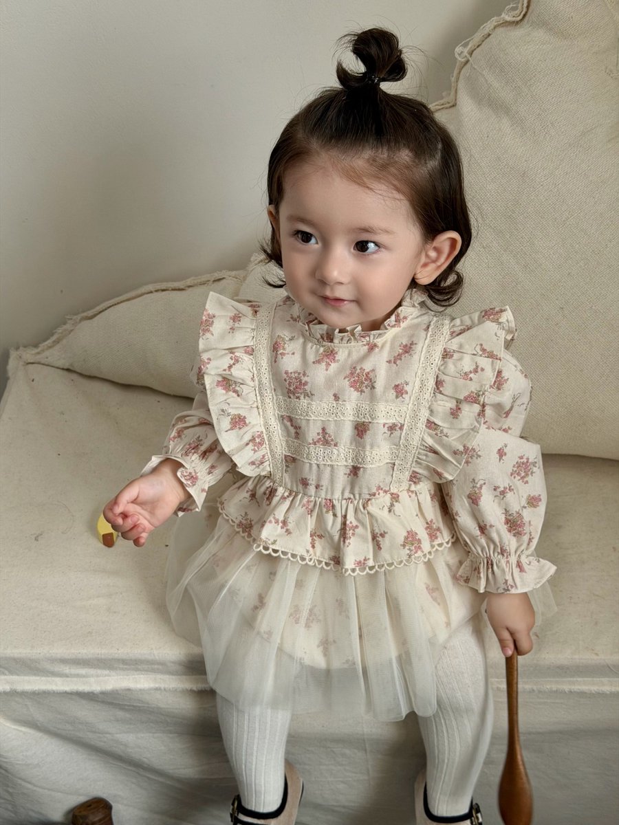 guh_sk8's tweet photo. 26AW NEW IN | Blossom Tulle Dress 
Vintage florals, delicate lace, and a soft tulle skirt. https://t.co/WUQr9AMDUL