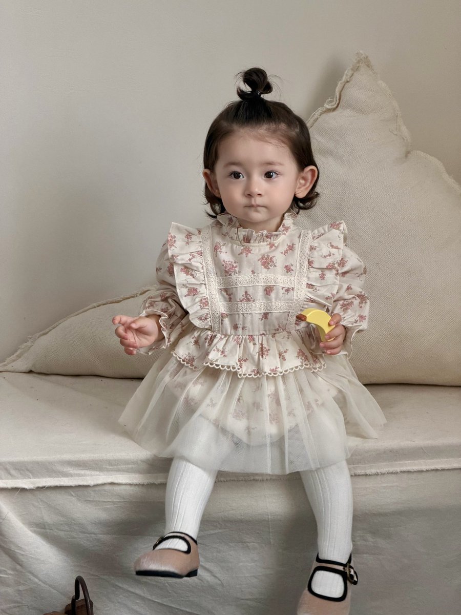 guh_sk8's tweet photo. 26AW NEW IN | Blossom Tulle Dress 
Vintage florals, delicate lace, and a soft tulle skirt. https://t.co/WUQr9AMDUL