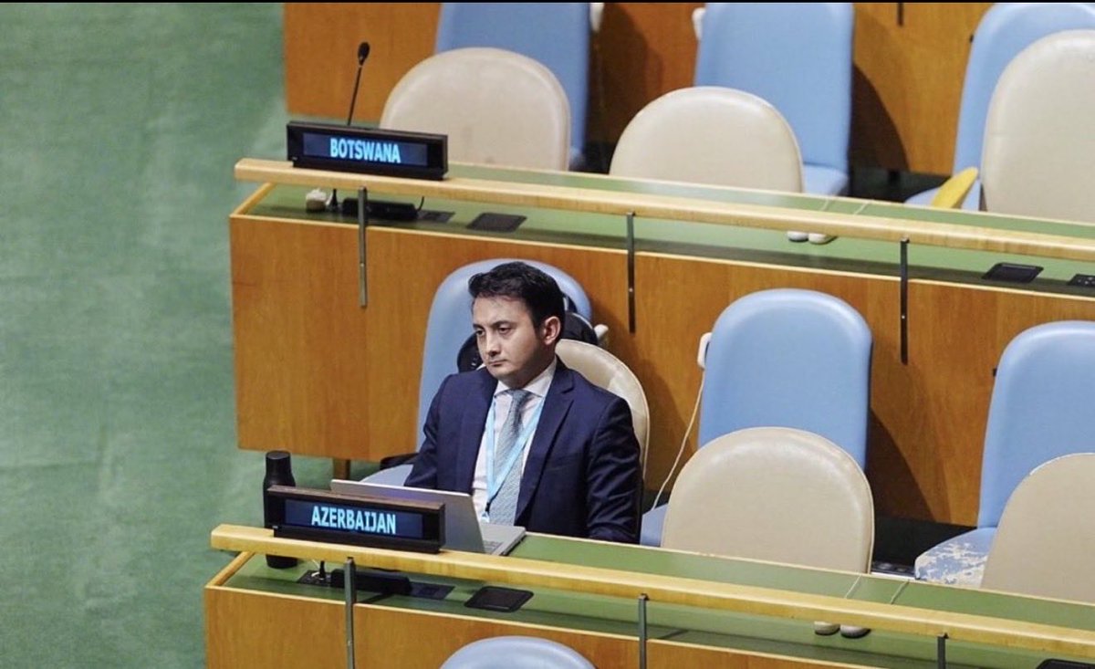 OkanAytaas's tweet photo. Dervişe sormuşlar;

“Deve türkü söyler mi” diye 
Dinleyecek eşşek bulursa gazel bile okur demiş. 

Konunun eşşekle alakası yok. https://t.co/GryF18N4uX