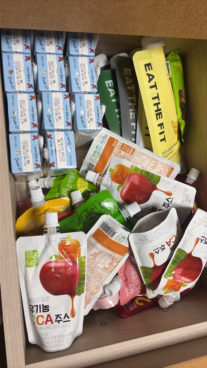 userrmuri's tweet photo. Low cal stuff hoarder type shi https://t.co/AVzkQv5jOF