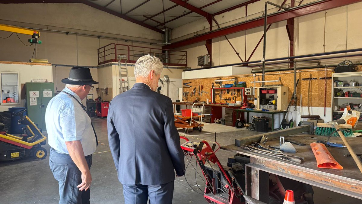 e_Fouquart's tweet photo. Merci à Bernard Cathalot président de La #Chrysalide #Martigues Golf de Fos pour son invitation à visiter l’ESAT des Étangs de #PortDeBouc. Une association qui œuvre aux côtés des personnes en situation de #handicap en leur permettant d’accéder au travail, https://t.co/tIa6q648I7