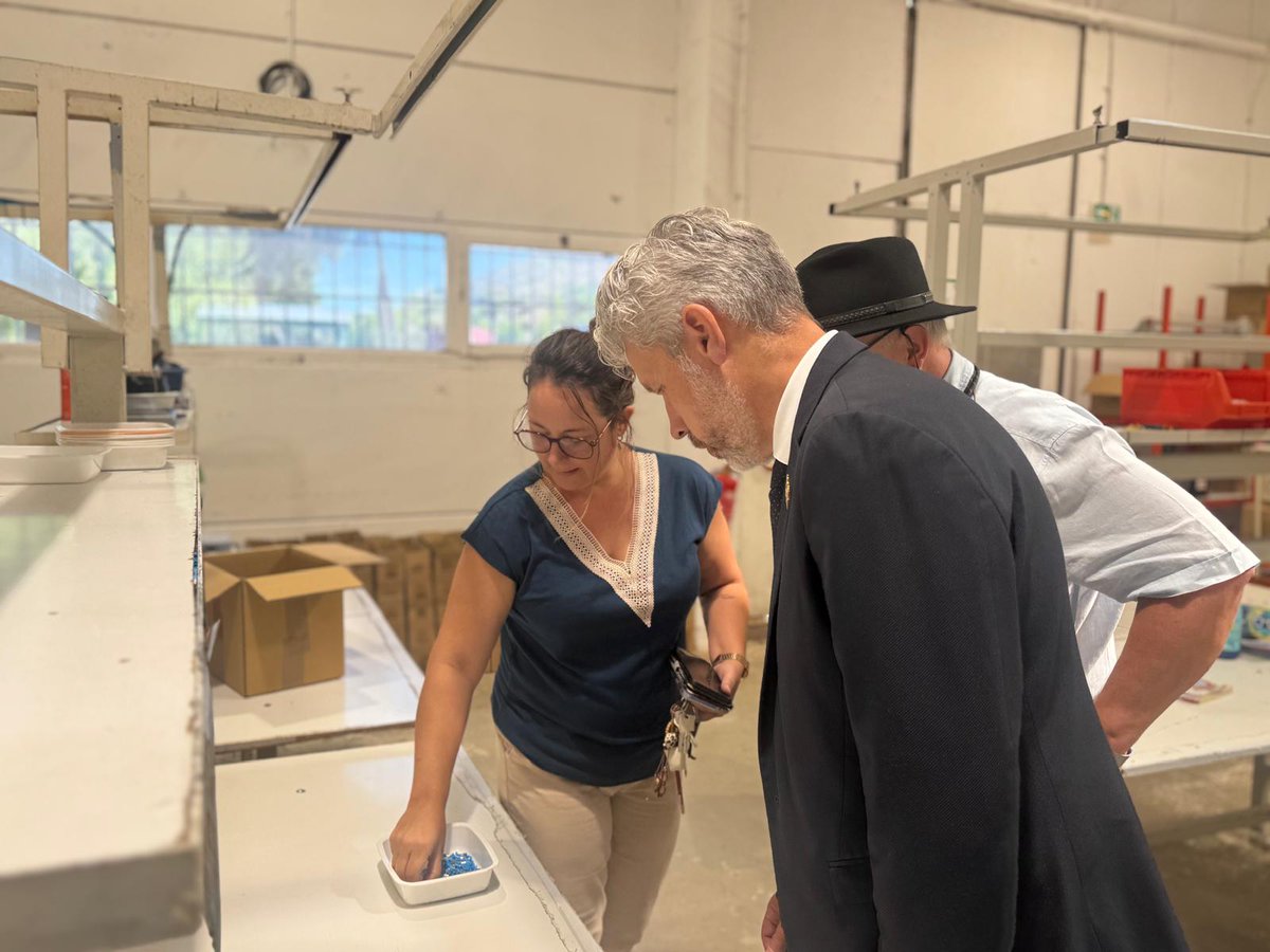 e_Fouquart's tweet photo. Merci à Bernard Cathalot président de La #Chrysalide #Martigues Golf de Fos pour son invitation à visiter l’ESAT des Étangs de #PortDeBouc. Une association qui œuvre aux côtés des personnes en situation de #handicap en leur permettant d’accéder au travail, https://t.co/tIa6q648I7
