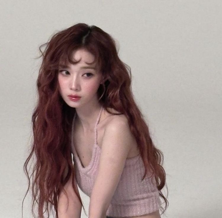 yizhuopium's tweet photo. i know she loves her curly hair so much https://t.co/TUVJmE397r