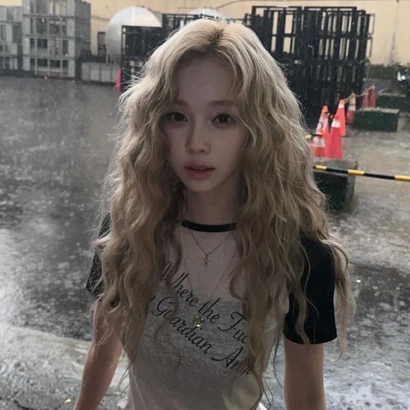 yizhuopium's tweet photo. i know she loves her curly hair so much https://t.co/TUVJmE397r