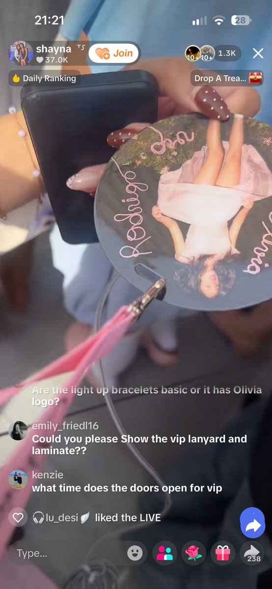 good4arthur's tweet photo. VIP package for #TheUnraveledTour contains the Olivia tote bag with a pink lamitate, keychain, sleeping mask and a pink Olivia bandana! https://t.co/zDUr5796ZN