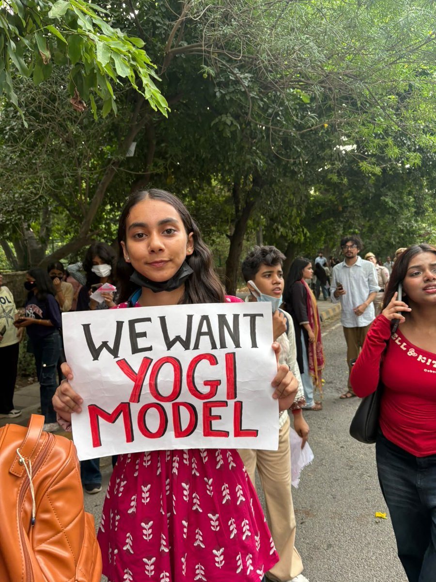 sunnysingh_001's tweet photo. A simple but impactful message by two girls from Delhi https://t.co/ZhCUwAeG4r