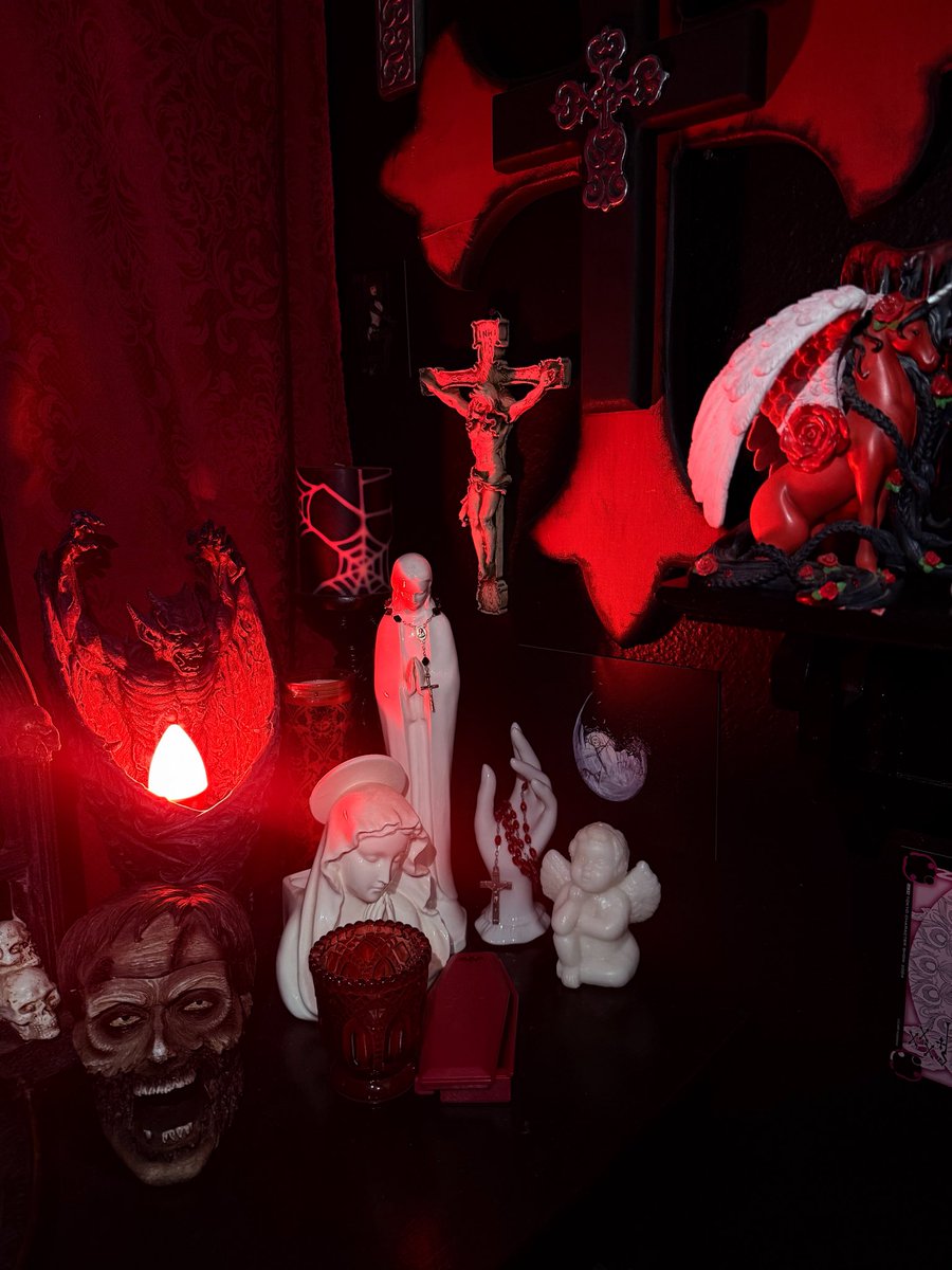 kreepykarly's tweet photo. added one of the little art cards from the angels egg 4k to my wall and it looks gorgeous :)) https://t.co/Wm6SjxgCZc
