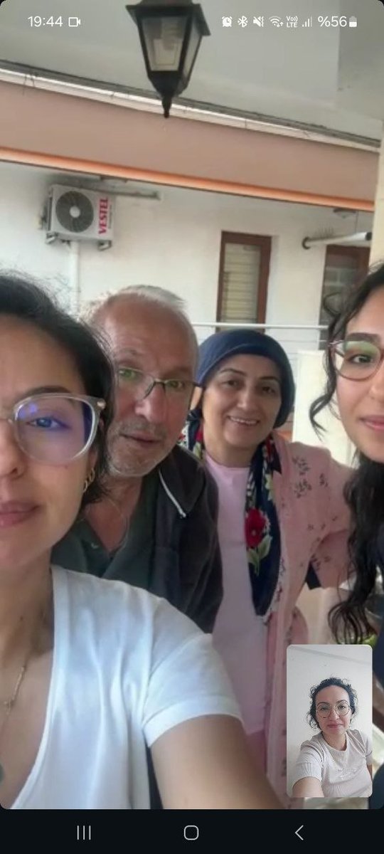 zynp1971's tweet photo. Asker, polis ve savcı eşlerine sağlanan il emri hakkı eşitlik ilkesiyle bize de verilsin. Yetersiz kontenjan yüzünden 3-4 yıldır ayrıyız. @Yusuf__Tekin il emrinin yeniden değerlendirilmesini istiyoruz. #AilemiVerYusufTekin 🕊️👨‍👩‍👧👩‍🏫 https://t.co/atxtTQ2BC4