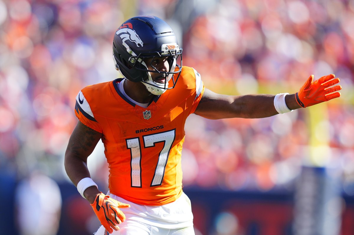 ZacStevens's tweet photo. Since Jaylen Waddle entered the league in 2021, he has the third-most yards after the catch in the ENTIRE NFL.

Waddle's 1,892 YAC only trails Ja'Marr Chase (3,057) and Tyreek Hill (1,927). https://t.co/bVhikNjBMb