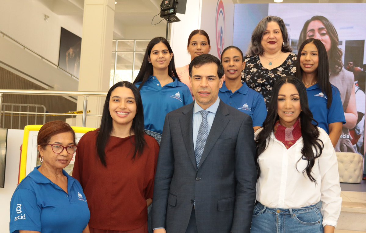 MMujerRD's tweet photo. Cultura, lectura e igualdad se encuentran en la #FILSD2026. 📚✨
Nuestra viceministra de Prevención de la Violencia, Juana Damaris José Cáceres, recibió al ministro de @CulturaRD, Roberto Ángel Salcedo, durante su visita al puesto del Ministerio de la Mujer.
#MMujerRD #EscuelaDeIgualdad #FILSD2026