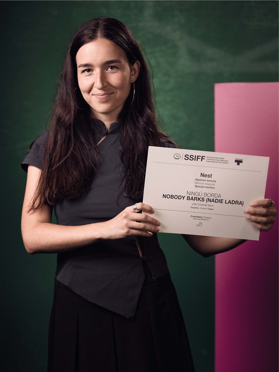 sansebastianfes's tweet photo. #74SSIFF #Nest 🩷🐣 Premios @nestfilmstudent 2026

🏆  Premio Laboratorio de Cine y Audiovisual @tabakalera-Nest:
️ DIHAPUS DARI PETA / ERASED FROM THE MAP
Maarij Reka (Film & Television Institute Art Indonesia Yogyakarta @ISIJOGJA)

👏 Mención Especial:
NINGÚ BORDA / NOBODY BARKS (NADIE LADRA)
Júlia Coldwell Serra (@escac)

🌐 https://t.co/WO0AtPW34b