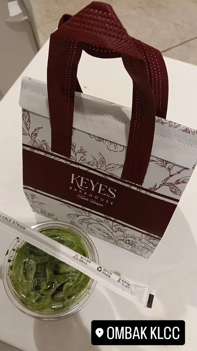 009944kk's tweet photo. 那天朋友jio去 
顺手买了个贵贵的蛋糕🤤 
好才是好吃的😬 https://t.co/LZIxZSyMkP