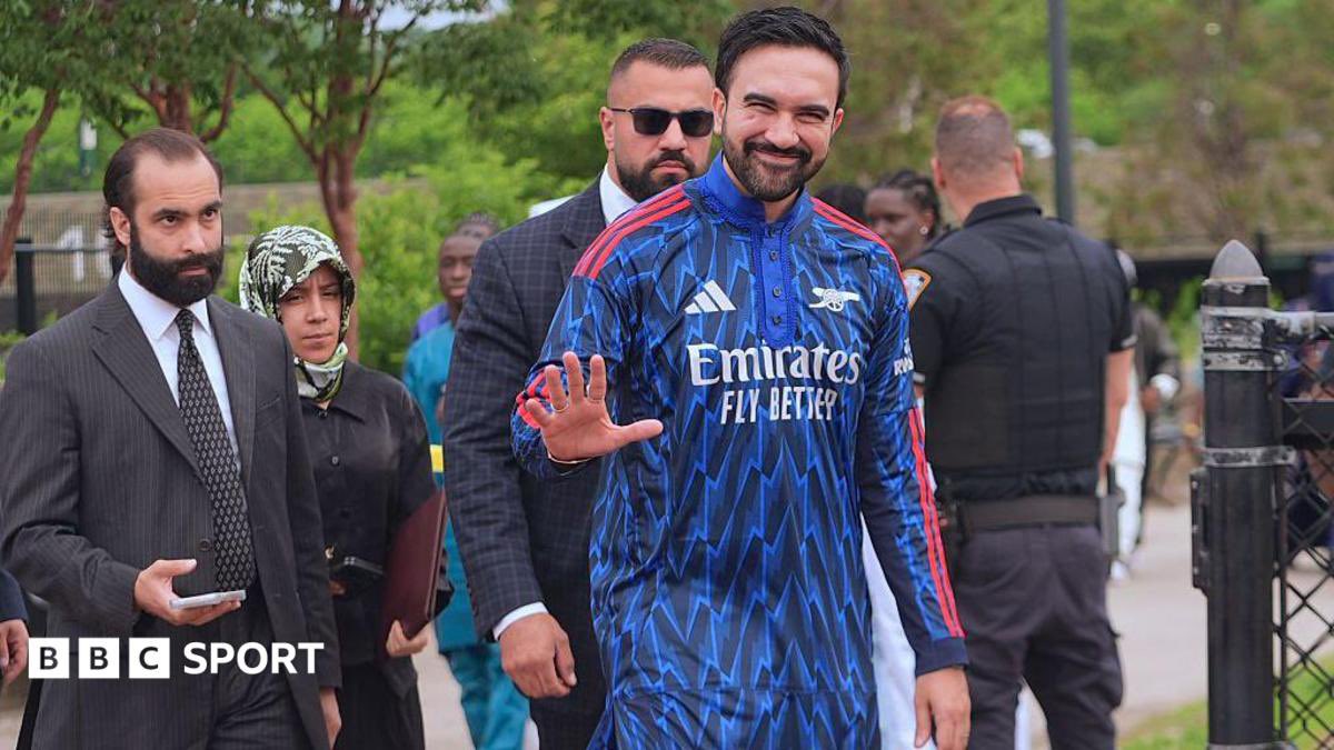 lnstantFoot's tweet photo. Zohran Mamdani, maire de New York et fervent supporter d’Arsenal, adresse une pique à Manchester City et ses récentes affaires judiciaires. 🤣🫣

🗣️ « 114 » https://t.co/DF36u9LLRY