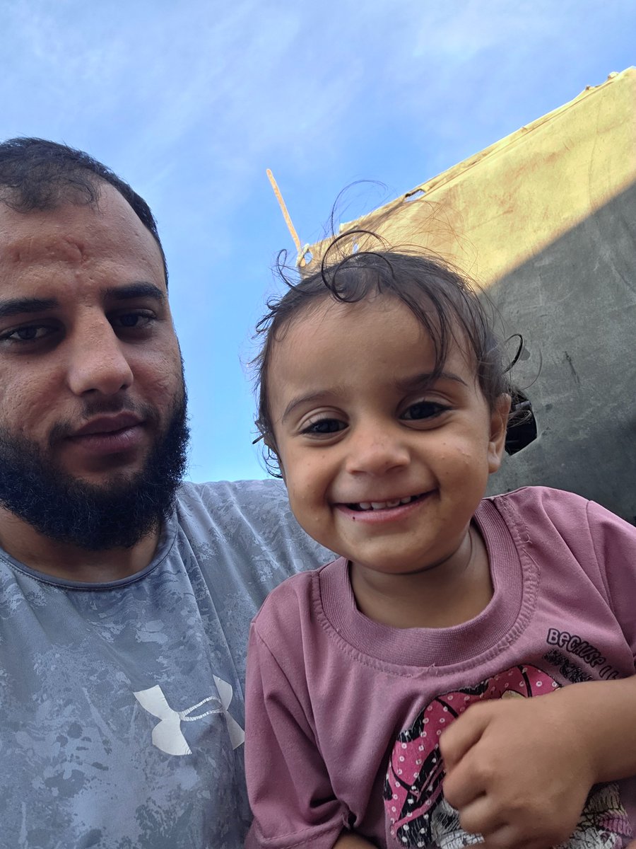 oliveegirl's tweet photo. My dear friend Adnan sent me this beautiful picture with the lovely little girl, Agalia.

I ask everyone to donate to Adnan from Gaza.

Donate here. https://t.co/JNESYJAqIo https://t.co/8Ce3BOh89M