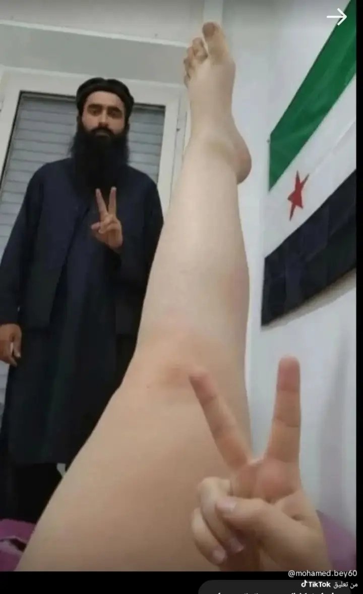 Mahmoud88715744's tweet photo. @harith_q713 بلاش أنت يا سوري ده حالكم كله عمال يركب فيكم 🖕🤣 https://t.co/zgWGqMKQU0