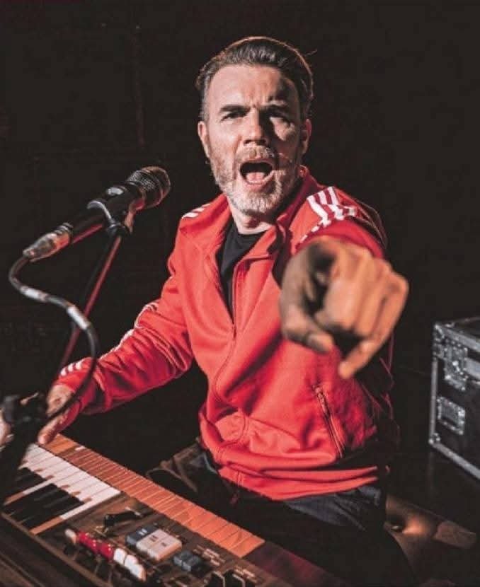 Garyismyhero's tweet photo. @GaryBarlow @takethat #NationalPianoMonth #throwback #๐น #lookatus #flashback @GaryBarlow #flashbackFriday
https://t.co/jF3RISfq0q https://t.co/mDMWplwo5L