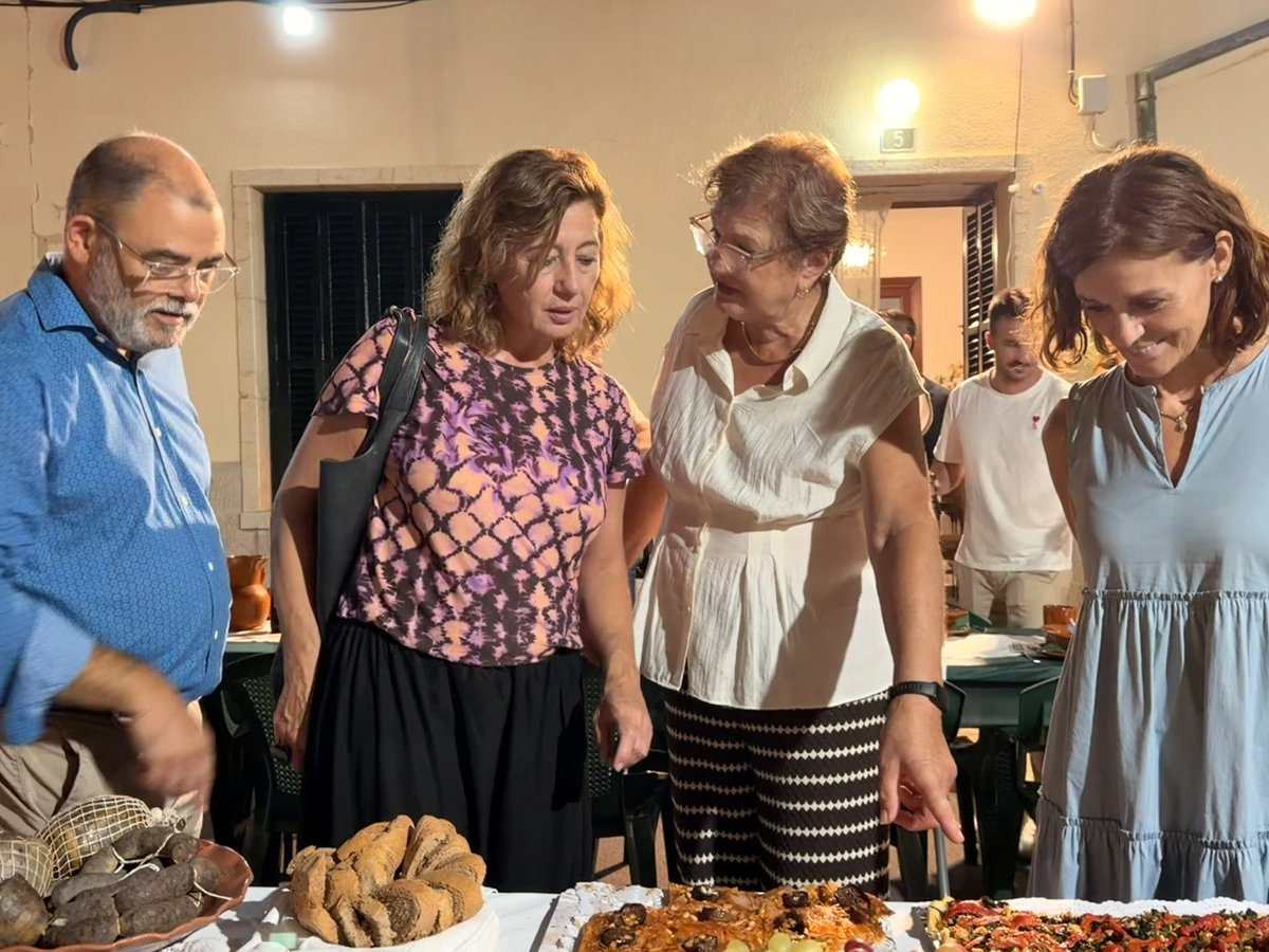 F_Armengol's tweet photo. Un vespre molt especial a Binissalem, compartint el Sopar a la Fresca amb companyes i companys, conversant, rient i gaudint d’aquests moments.

Gràcies per l’acollida, per la vostra estima i per aquestes estones que ens donen força. https://t.co/qYd2WKZ79I