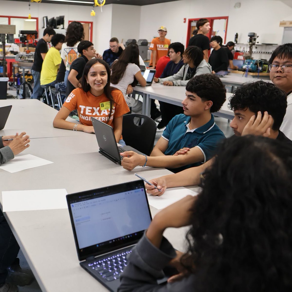 DelValleISD's tweet photo. Big thanks to the UT Society of Hispanic Engineers for dropping by our engineering classes this morning!   Our students asked great questions and got a real look into life as a Longhorn engineer. https://t.co/7AGcmDFBUz
