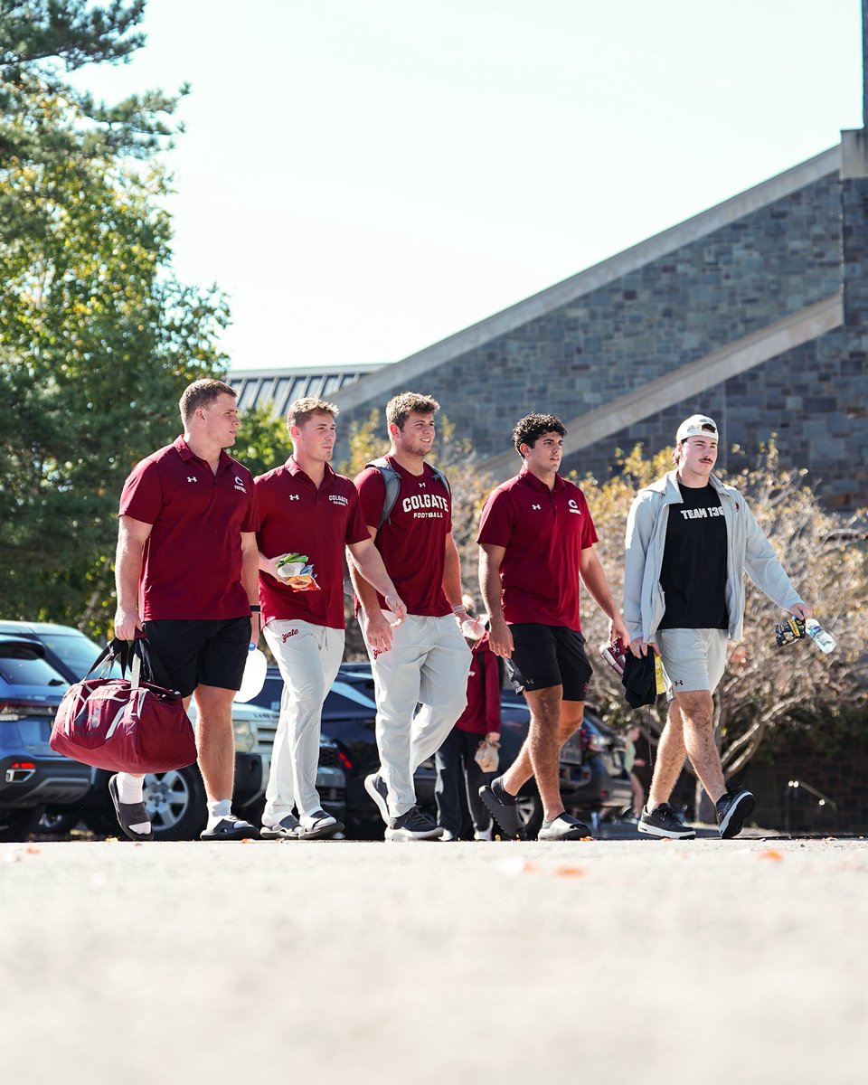ColgateFB's tweet photo. Business casual 💼

#GoGate | #DrawTheLine https://t.co/X7syXDmJFg