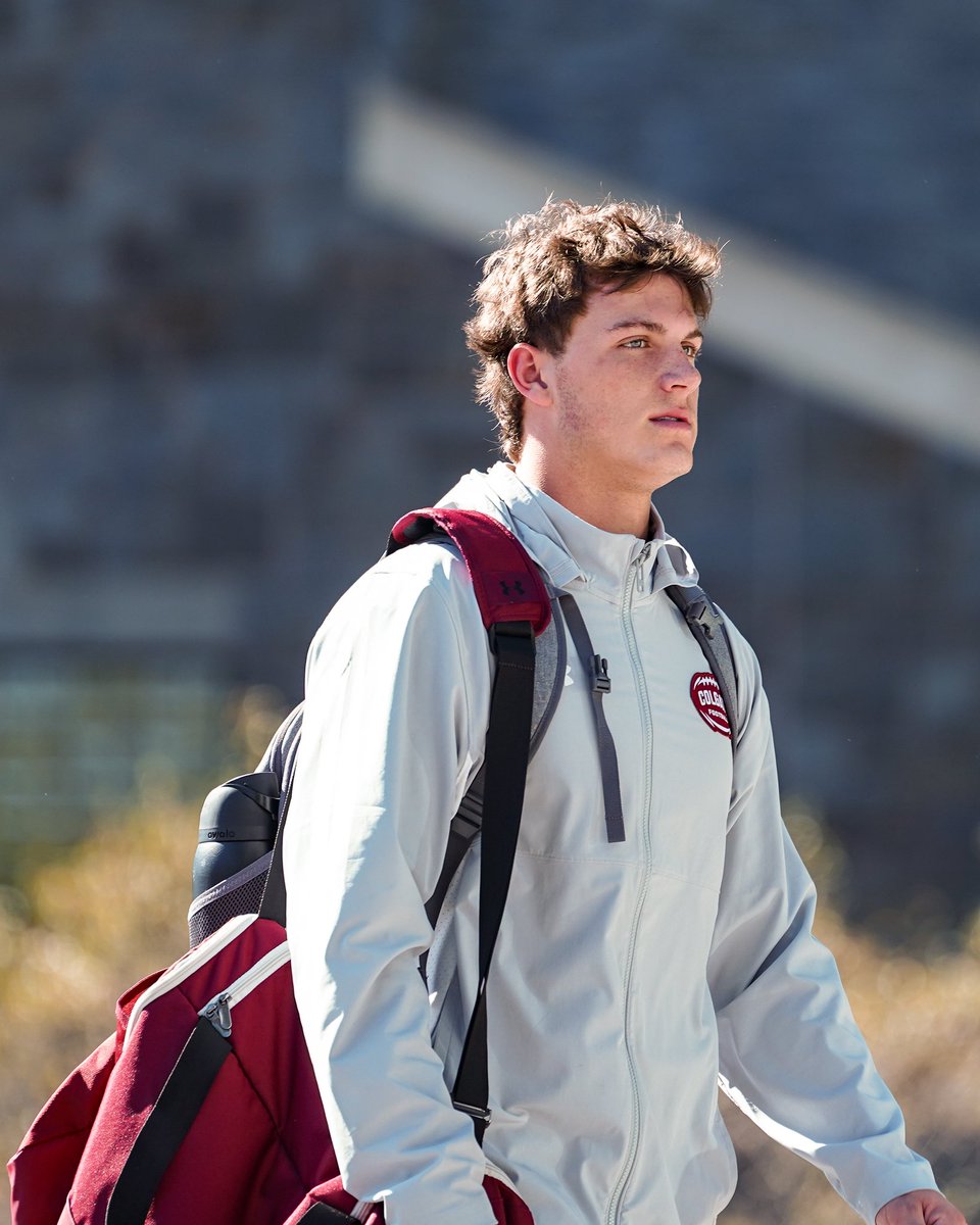 ColgateFB's tweet photo. Business casual 💼

#GoGate | #DrawTheLine https://t.co/X7syXDmJFg