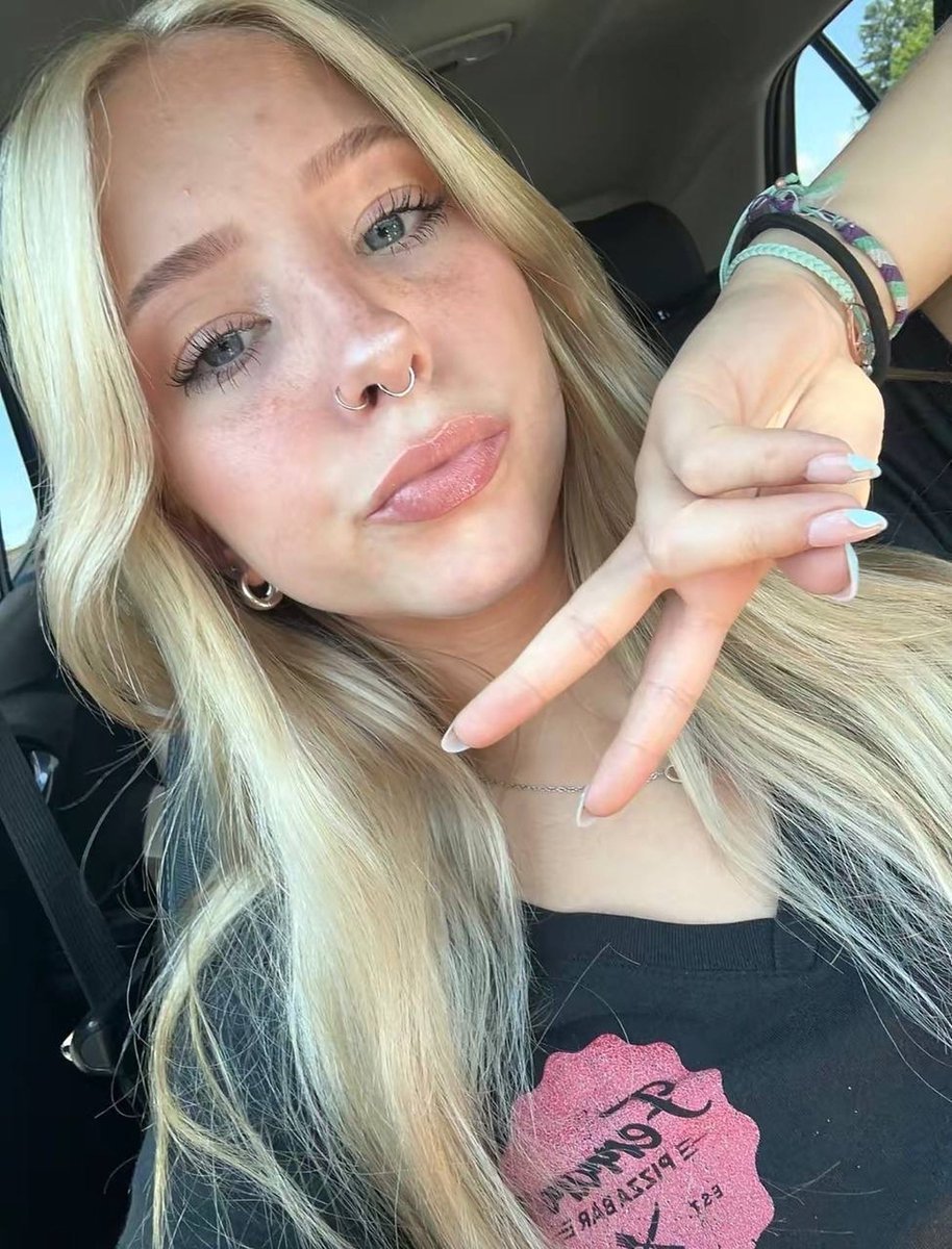 instacuck210's tweet photo. Pretty face begging to be covered https://t.co/0tyLlnnwMW