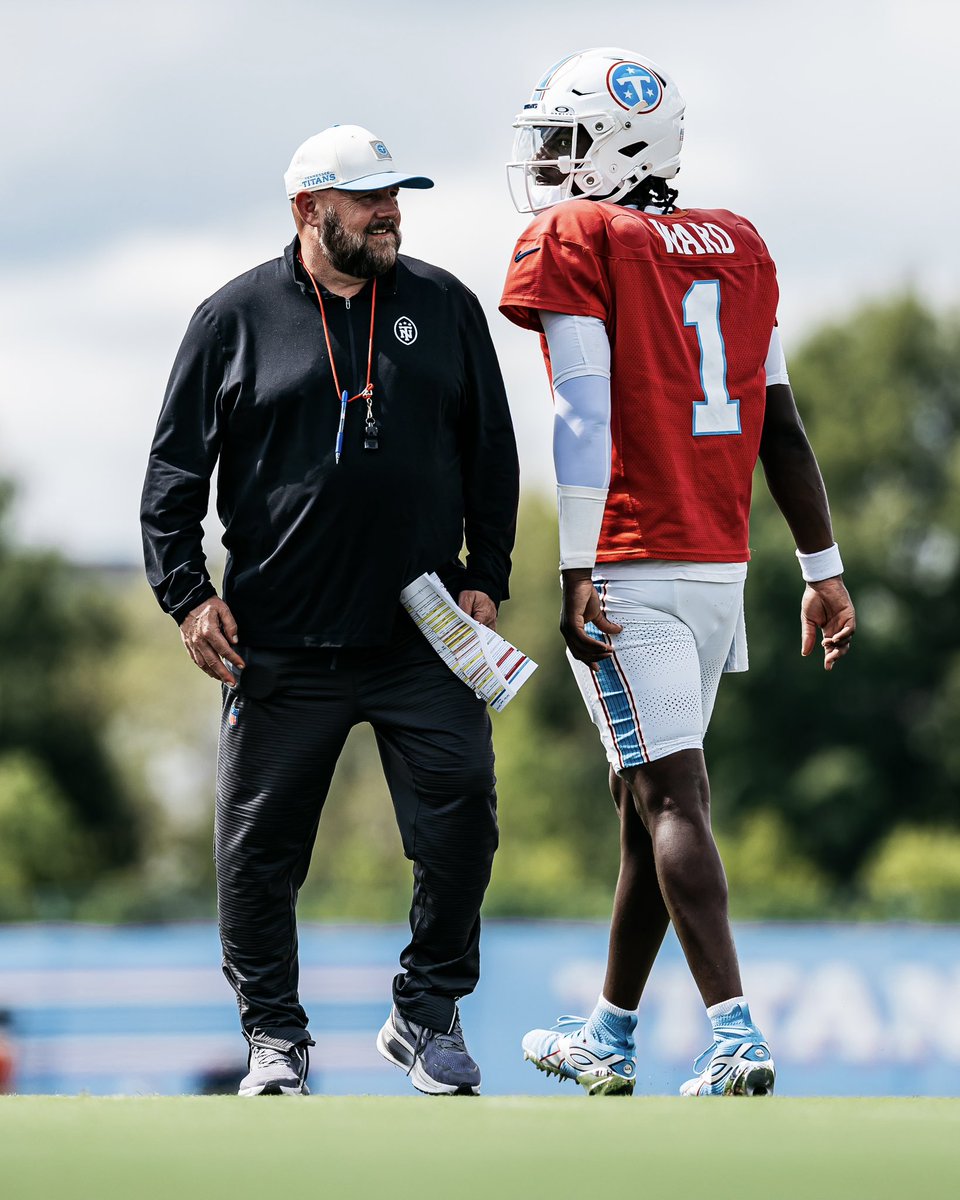 Titans's tweet photo. Dabs and uno https://t.co/Z5QIsMGdcS