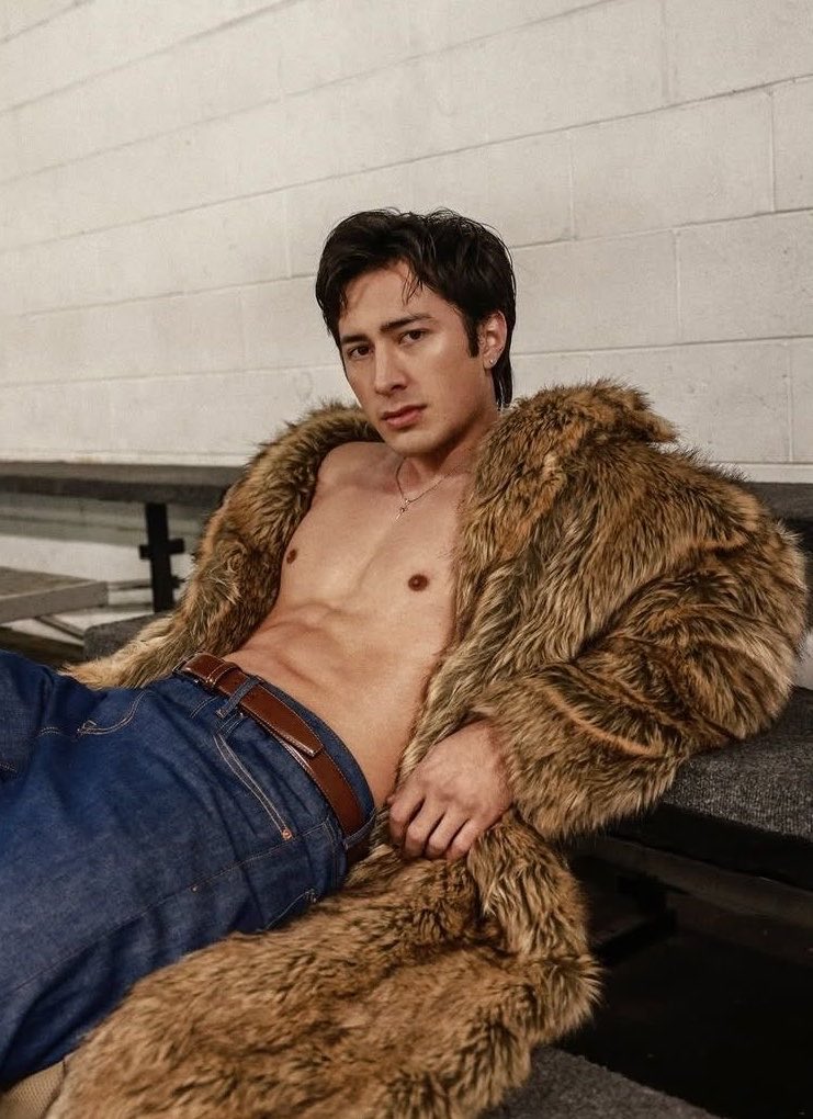 hudnose's tweet photo. this genre of hudson pics from his photoshoots https://t.co/6q8Aa9T8um