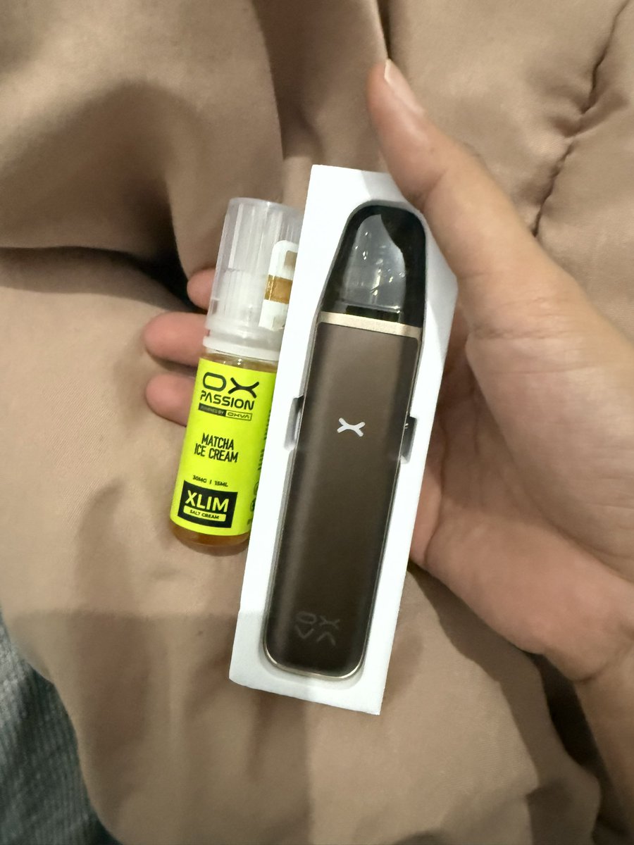 sodaqueee's tweet photo. Mau gue jual 50k aja lumayan buat beli buah 
Suami gue beli diem2 belum ada 24 jam, terus ketauan gue

Gue gasuka suami gue ngerokok, ngepods, iqos, or vape karena gue lagi hamil 
Bahaya buat calon anak gue

Gue utamain yang bandung2 aja cod bojongsoang https://t.co/UiQp5MgrC2
