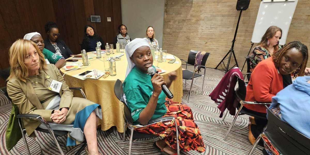 BiovIntCIAT_eng's tweet photo. 🌱🌾 What happens when indigenous seeds are placed in the hands of women leaders?
In Kenya, the Kabudi Agoro Community Seedbank is turning seed conservation into food security, climate resilience, and new livelihood opportunities. 🤝
🔗 Discover more: https://t.co/5HDn8jYBsd https://t.co/n3p0G1uPU1