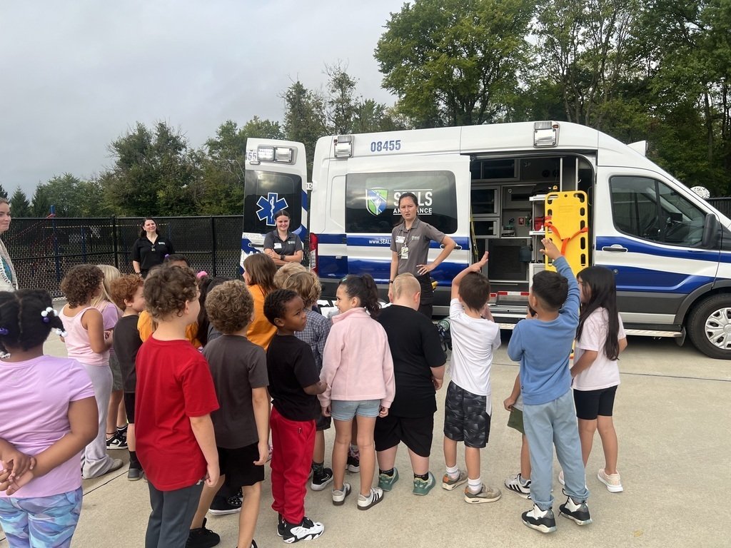 msdwarren's tweet photo. From College &amp; Career GO! Week to Indiana Food Day, our students explored new opportunities, made local connections, and gained experiences that are preparing them for bright futures. 🖤💛 https://t.co/jFJJtPBViB